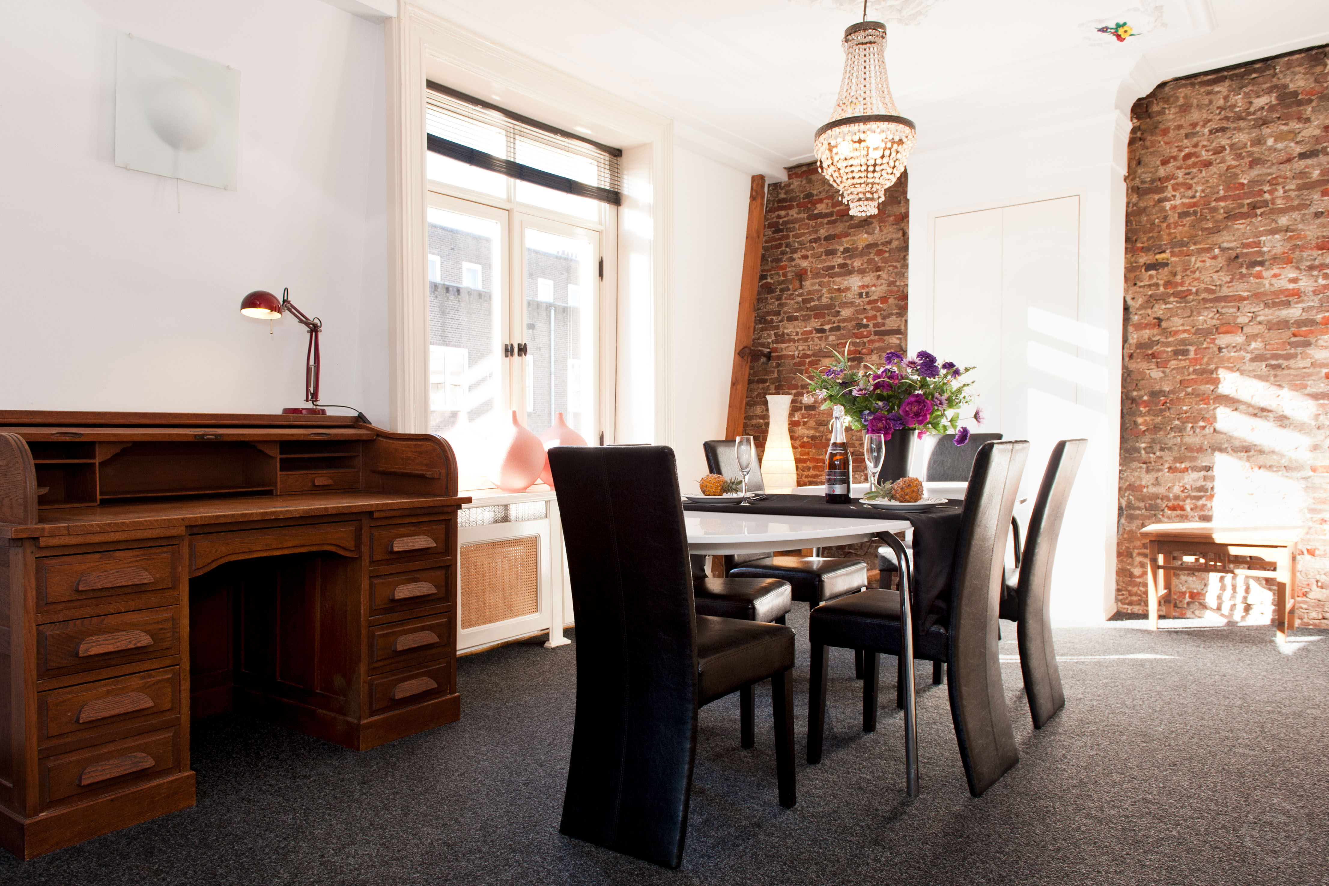 Dining table Canal Holiday apartment Amsterdam