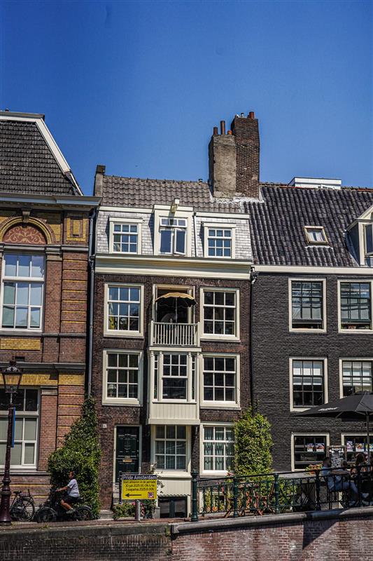 Street and Canal View The Balcony at Prinsen Canal apartment Amsterdam