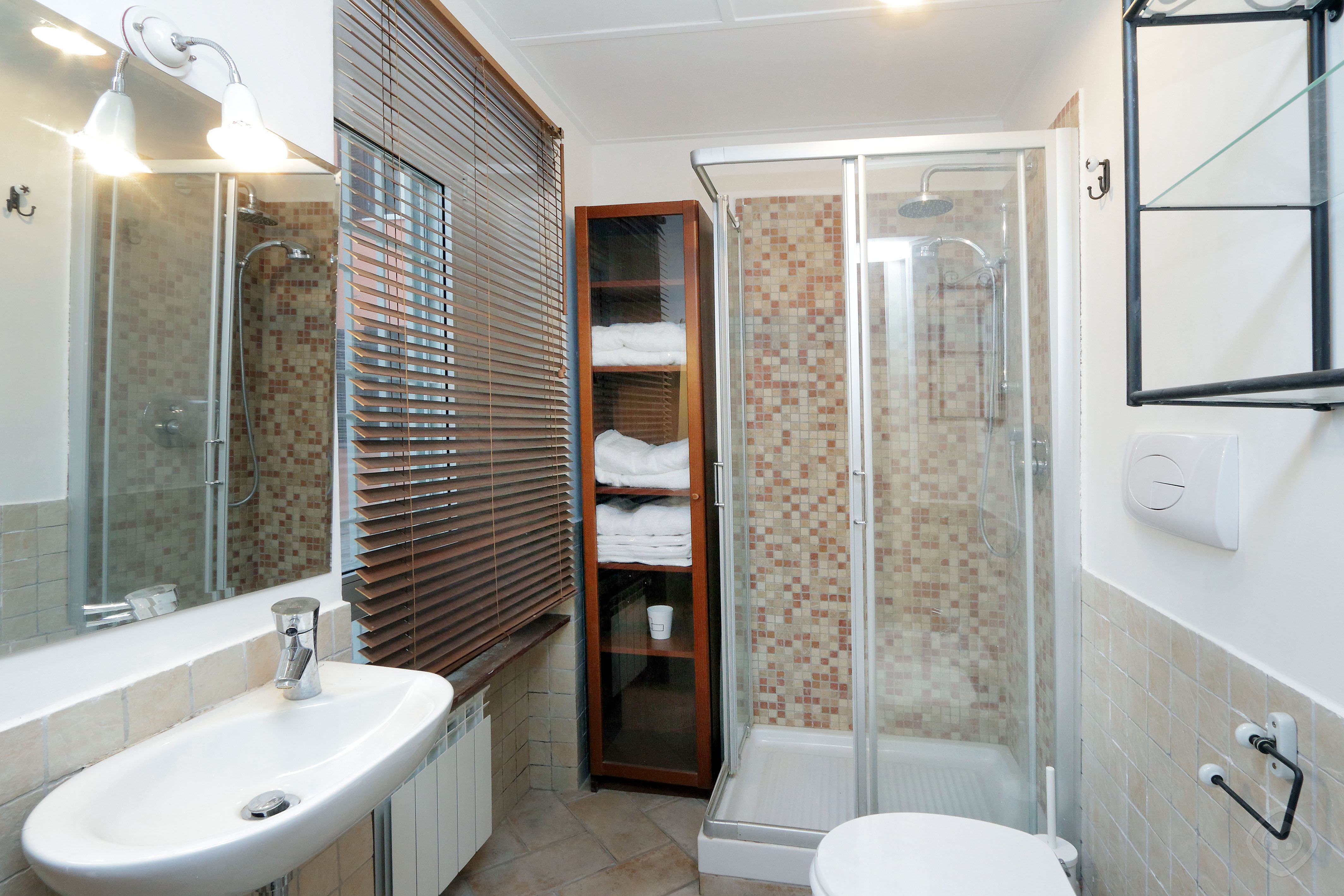 Bathroom 1 Appia Park apartment Rome