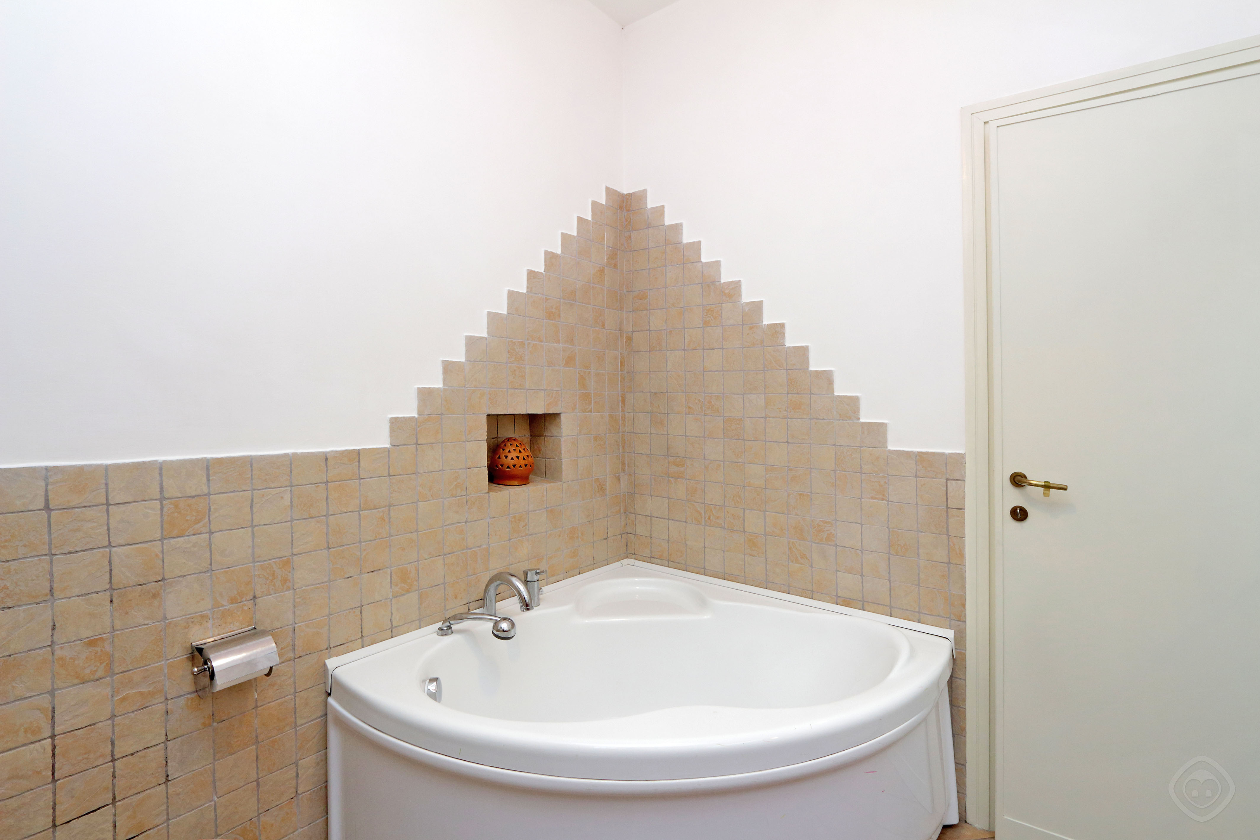 Bathtub Appia Park apartment Rome
