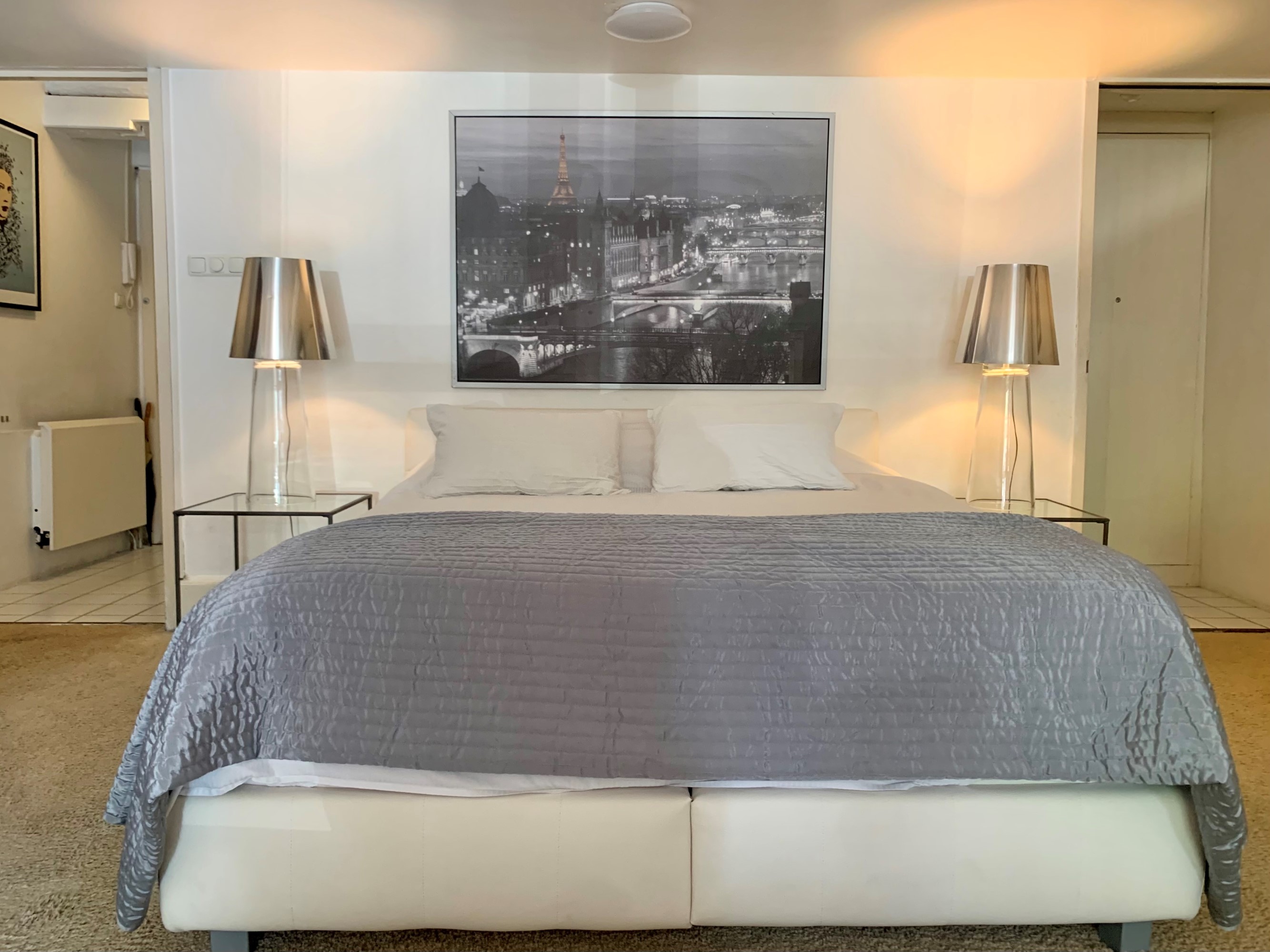 Double bed Jordan Canal studio Amsterdam