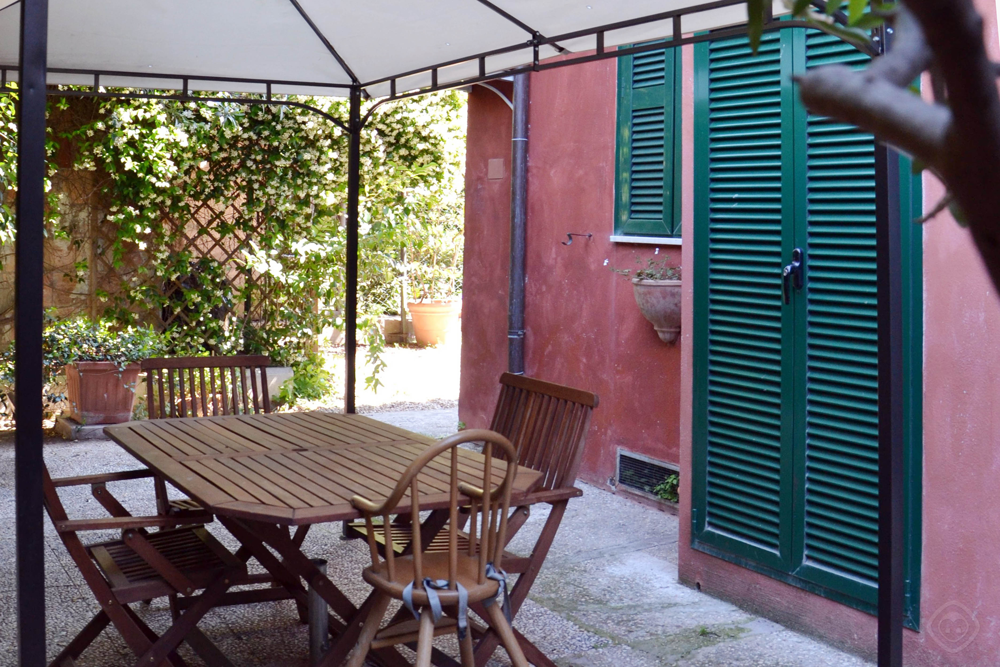 Outside Dining table Appia Park apartment Rome